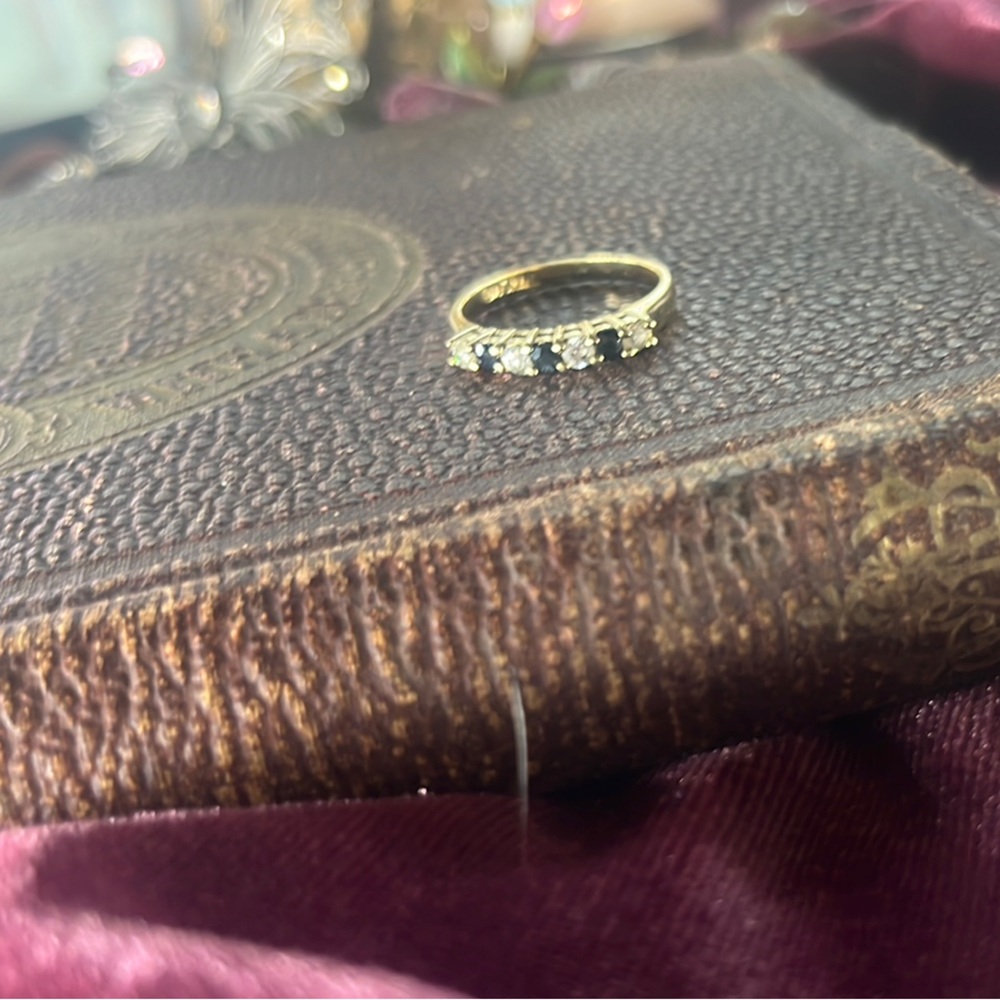 Elegant vintage dark green gemstone Ring